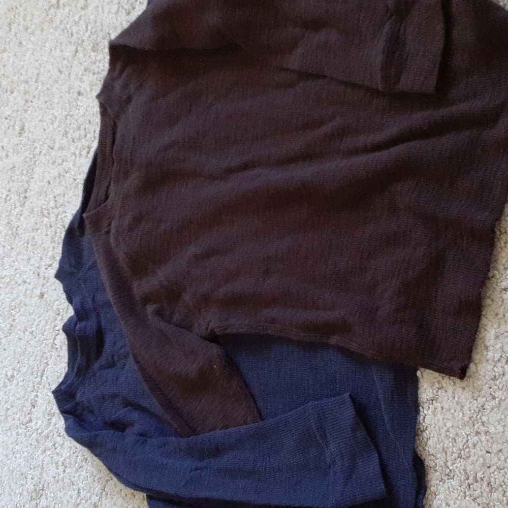 set of 2 boys thermal shirts size 4/5